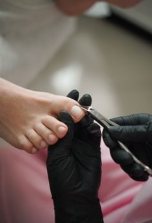 PEDIKYR/ SPA E PLOTE DHE E THELLE E KEMBEVE PER MESHKUJT - FULL SPA /DEEP TRETAMENT OF MANS FOOT