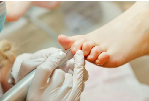 PEDIKYR KLASIK PER FEMRA + APLIKIM KALCIUM - FULL SPA FOOT TREATMENT FOR WOMAN [+ APPLYING CALCIUM ]
